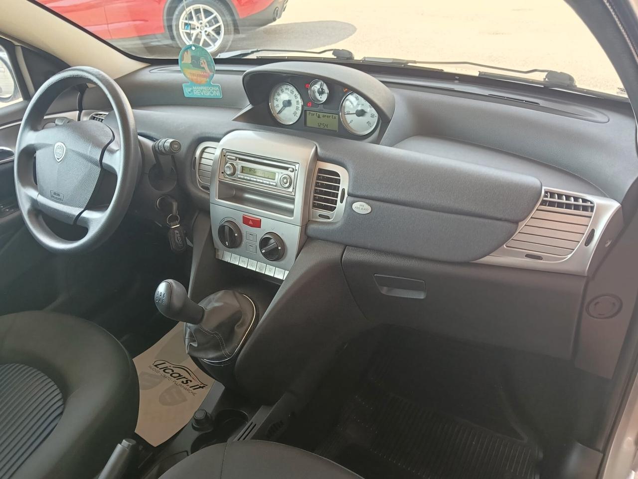 Lancia Ypsilon 1.3 MJT 75 CV Argento