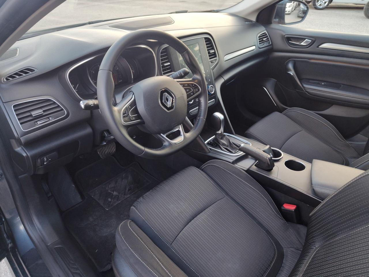 Renault Megane 1.5 Blue dCi 115cv EDC Intens