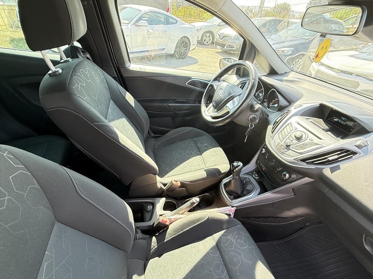 FORD B MAX ADATTA NEOPATENTATI