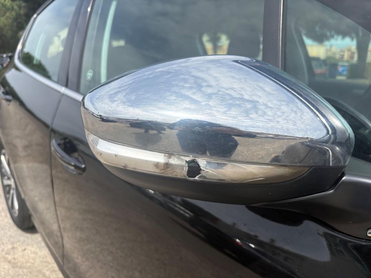 Peugeot 208 Allure 1.6 Blue HDI 75 #10654