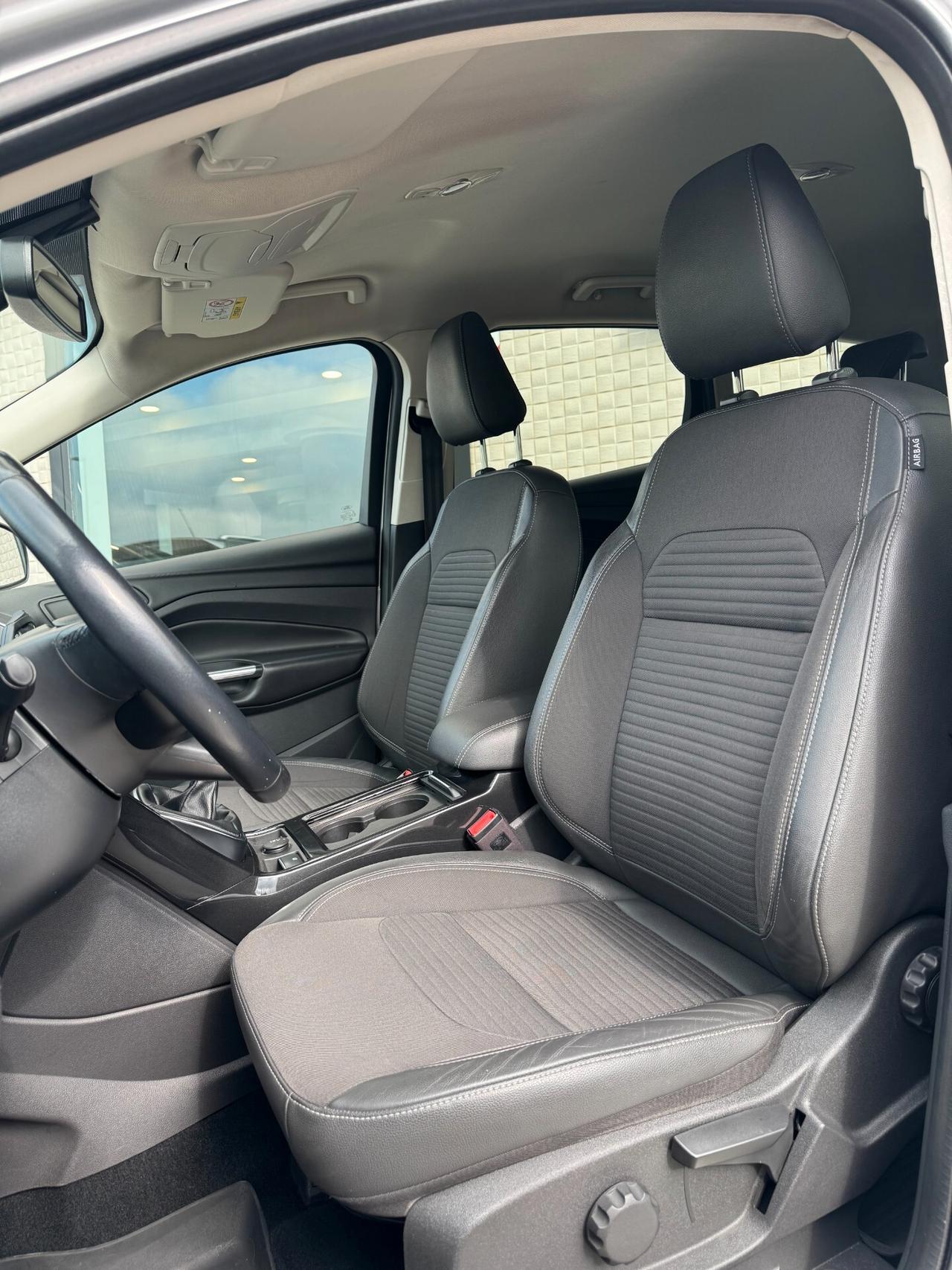 Ford Kuga 1.5 TDCI 120 CV S&S 2WD Titanium