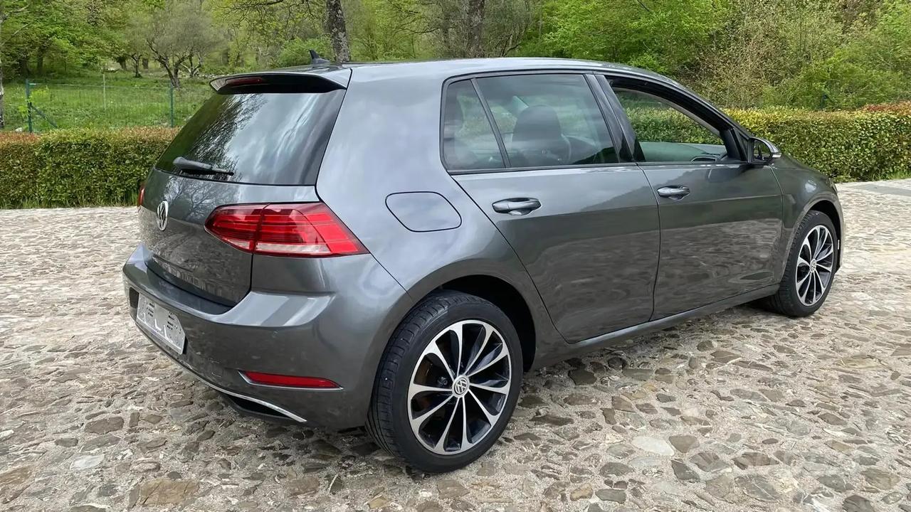 VOLKSWAGEN GOLF