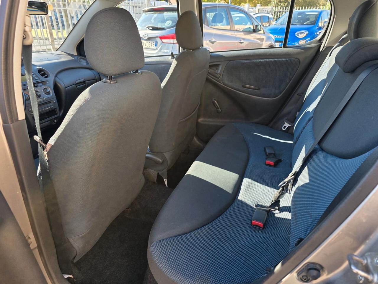 Toyota Yaris 1.0 5 porte
