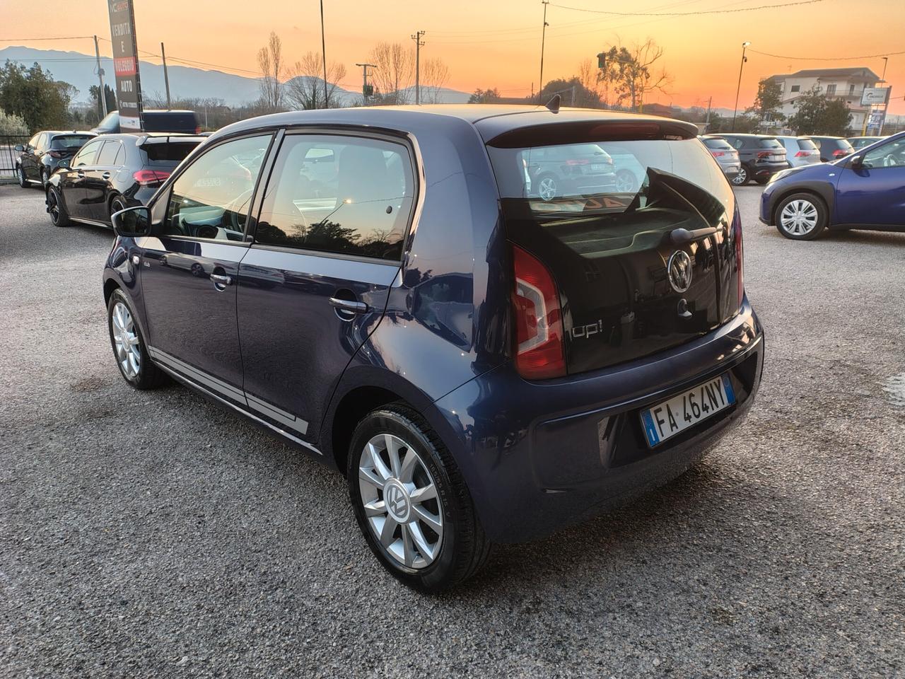 Volkswagen up! 1.0 5p. high up! CLUB