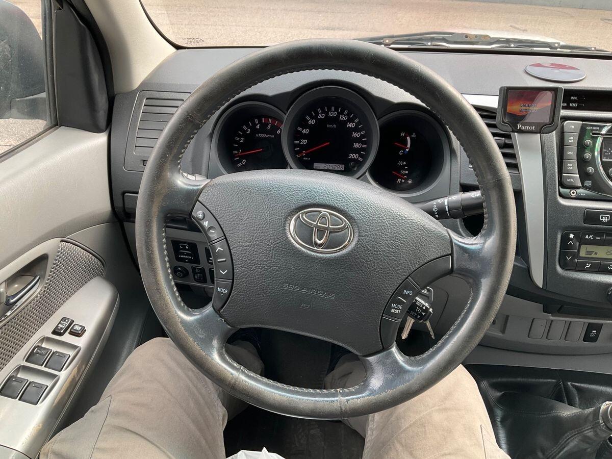 Toyota Hilux 3.0 D-4D 4WD 4p. Doub. Cab SR+