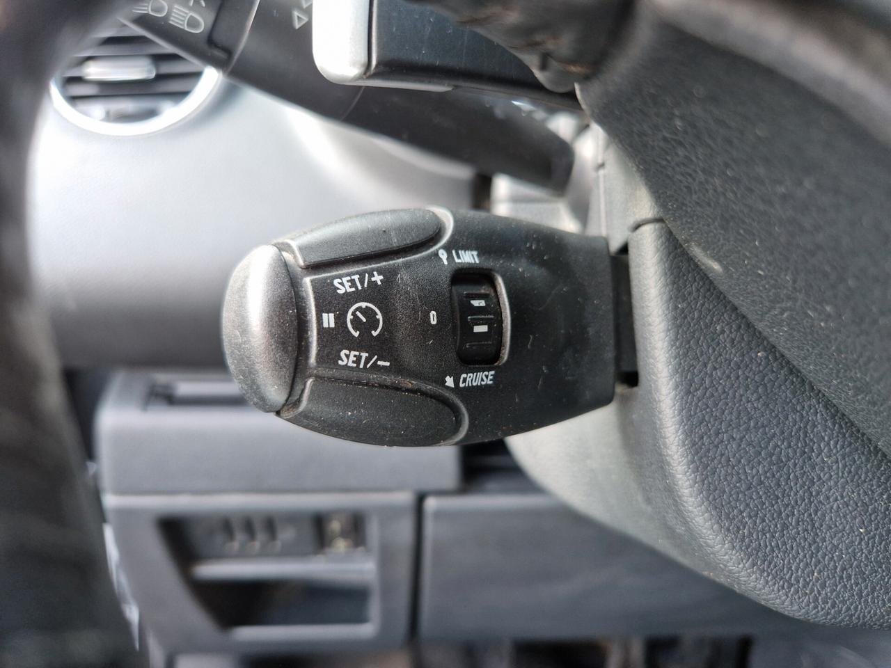 Peugeot 5008 1.6 HDi 110CV cambio robotizzato Tecno