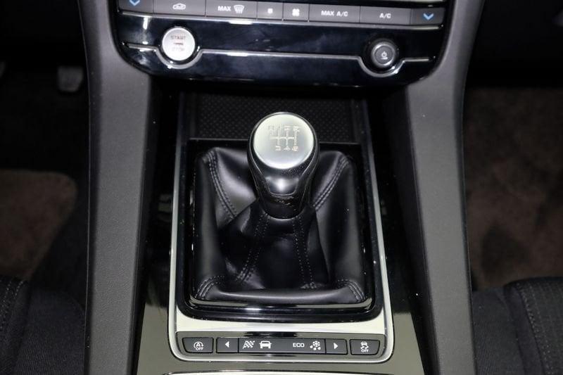 Jaguar F-Pace 2015 Diesel 2.0d i4 Pure awd 180cv my18