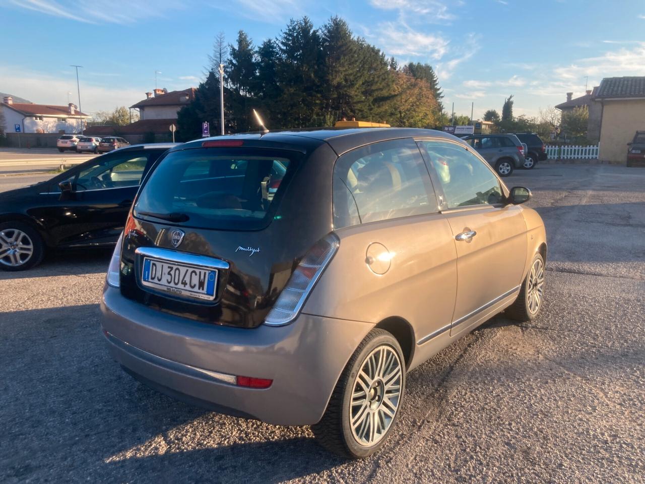 Lancia Ypsilon 1.3 MJT 75 CV Platino