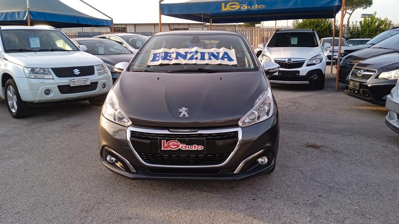 Peugeot 208 1.2 benzina neo patentati