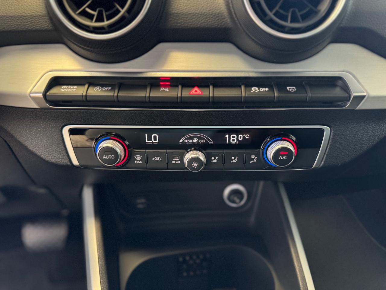 Audi Q2 40 TFSI quattro S tronic Identity Black