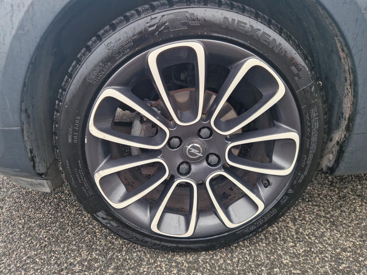 Opel Adam Rocks 1.2 70cv Allestimento particolare