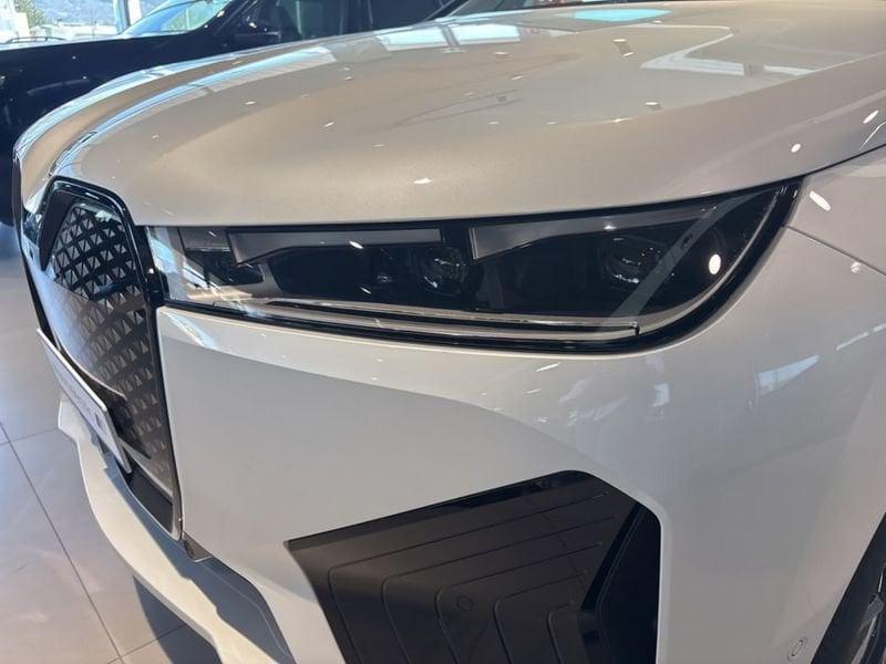 BMW iX xDrive40 MSPORT