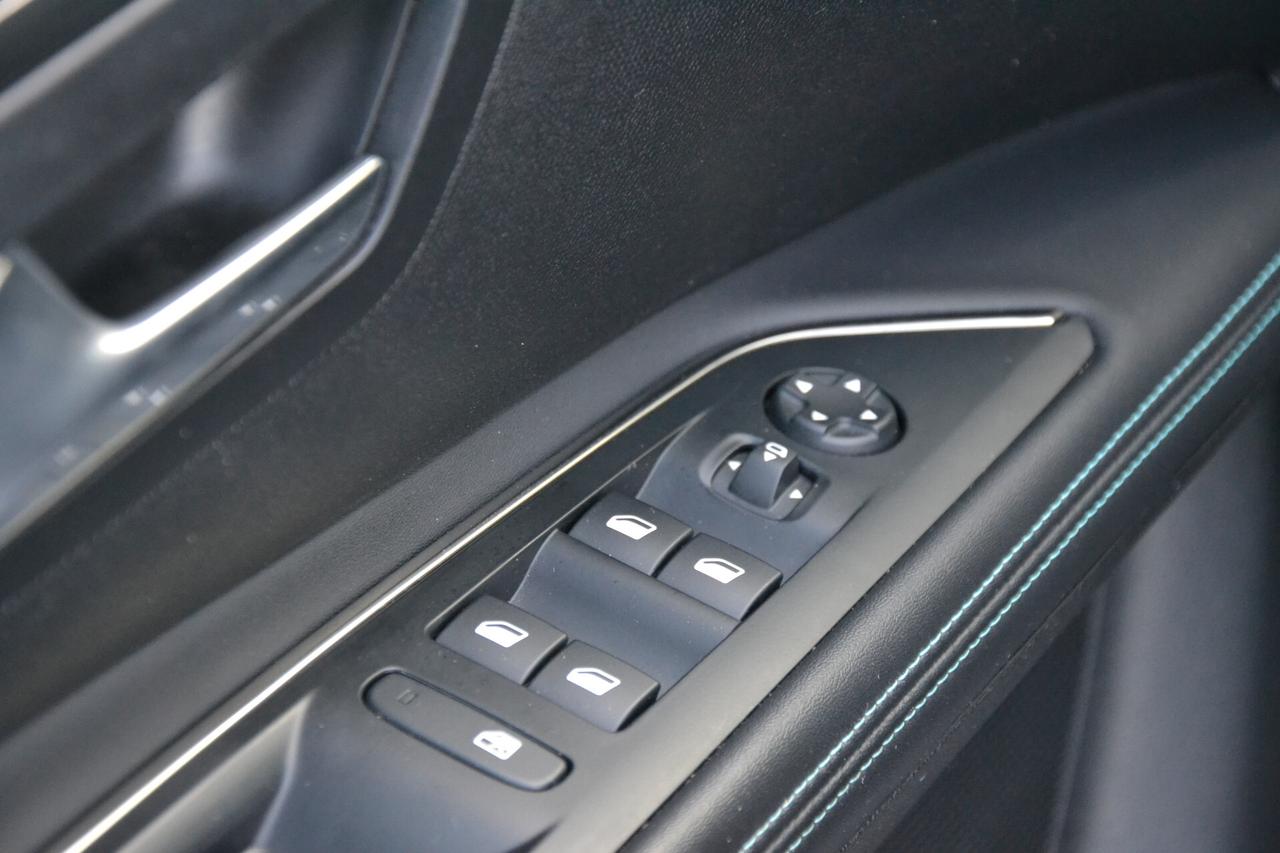 Peugeot 5008 1.5 HDi 130CV EAT8 ALLURE PELLE+RCAM+NAVI+FULL LED