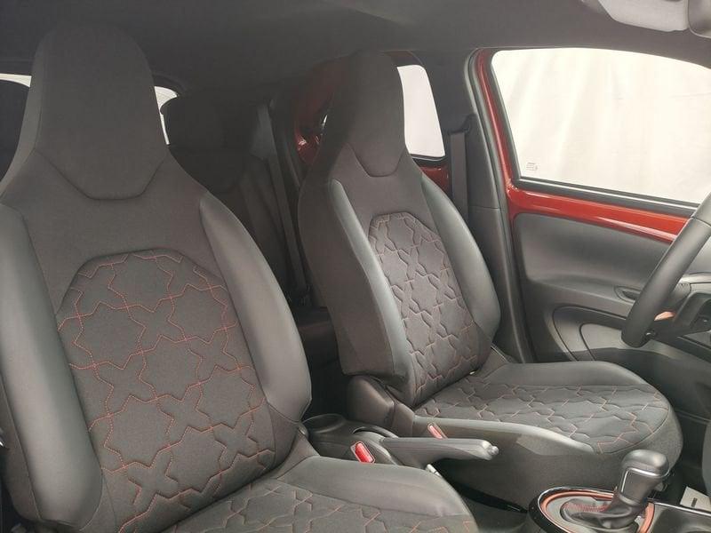 Toyota Aygo X Aygo X 1.0 VVT-i 72 CV 5 porte Lounge S-CVT