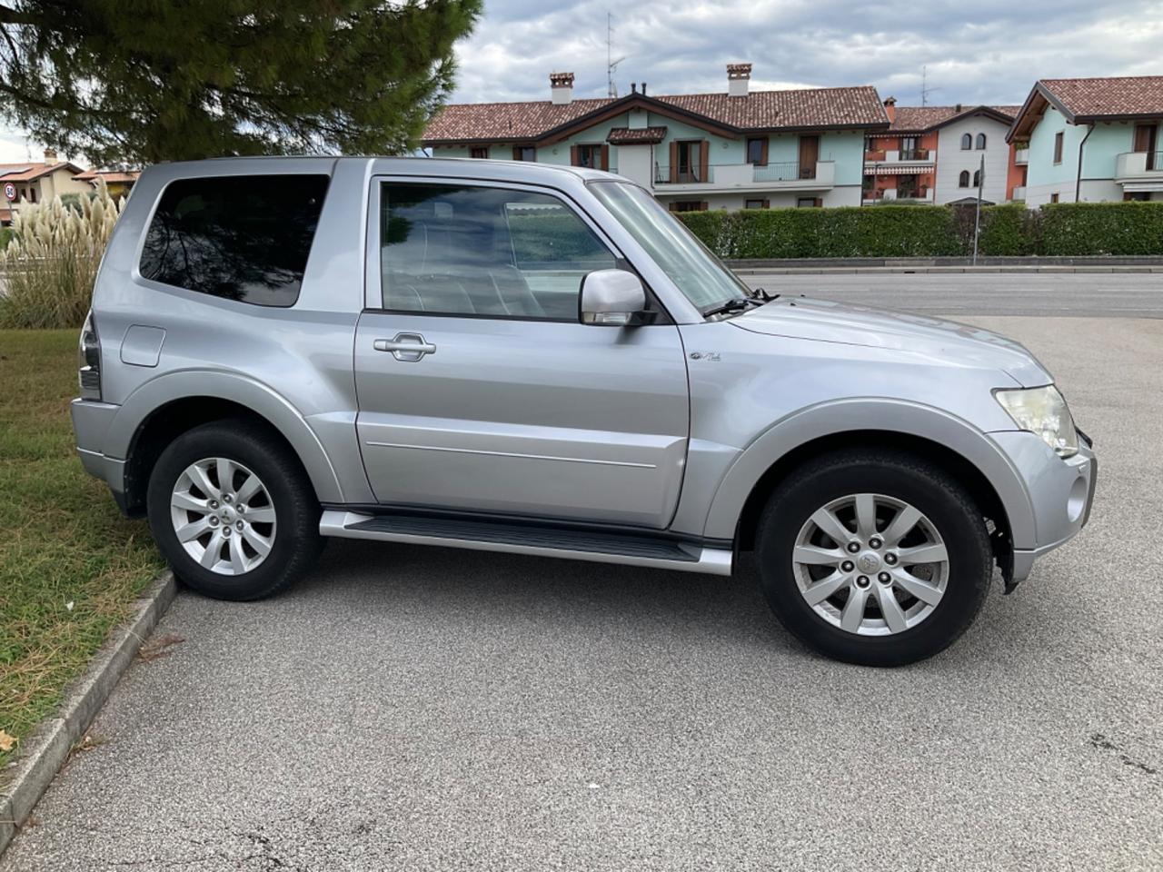 Mitsubishi Pajero 3.2 DI-D 16V 3p. Intense DPF