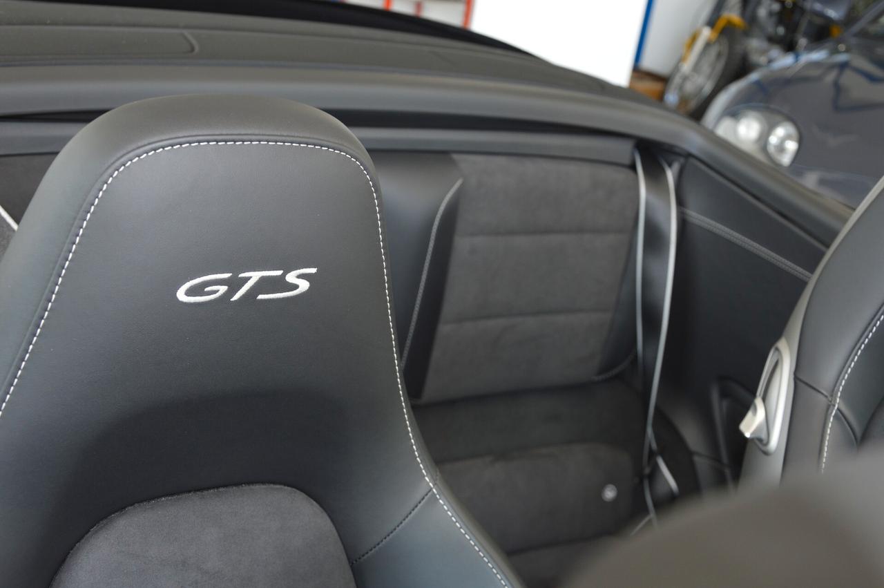 Porsche 911 3.8 Carrera GTS Cabriolet