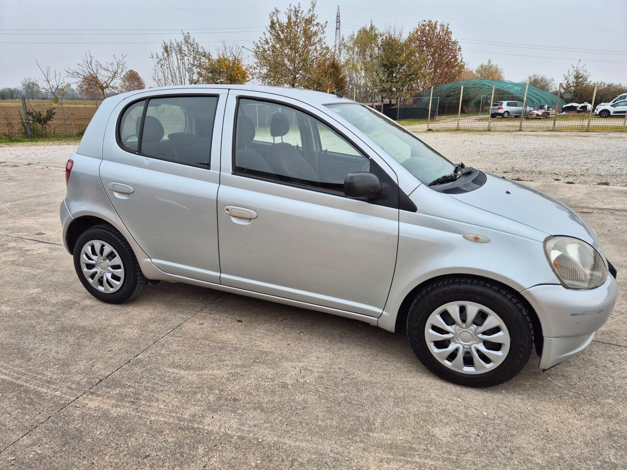 Toyota Yaris 1.0i 16V cat 5 porte neopatentati