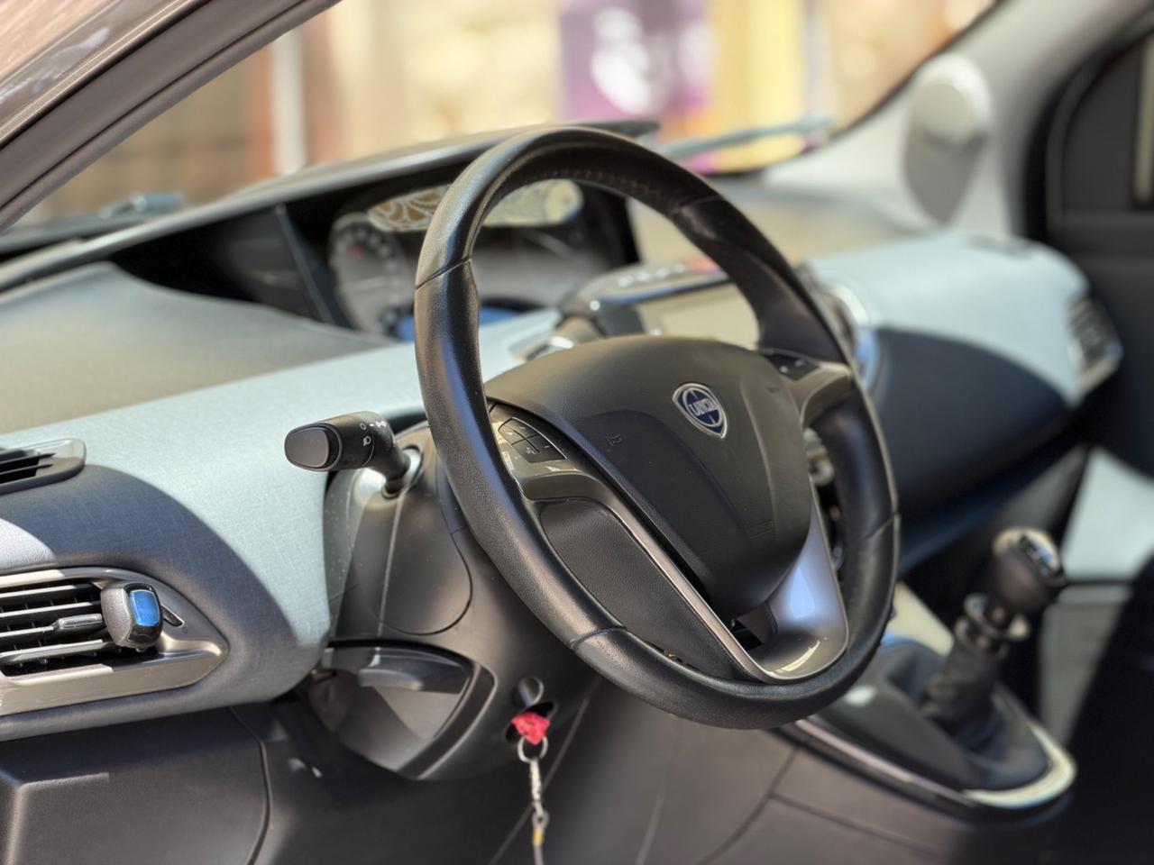 Lancia Ypsilon 1.0 FireFly 5 porte S&S Hybrid Ecochic Gold