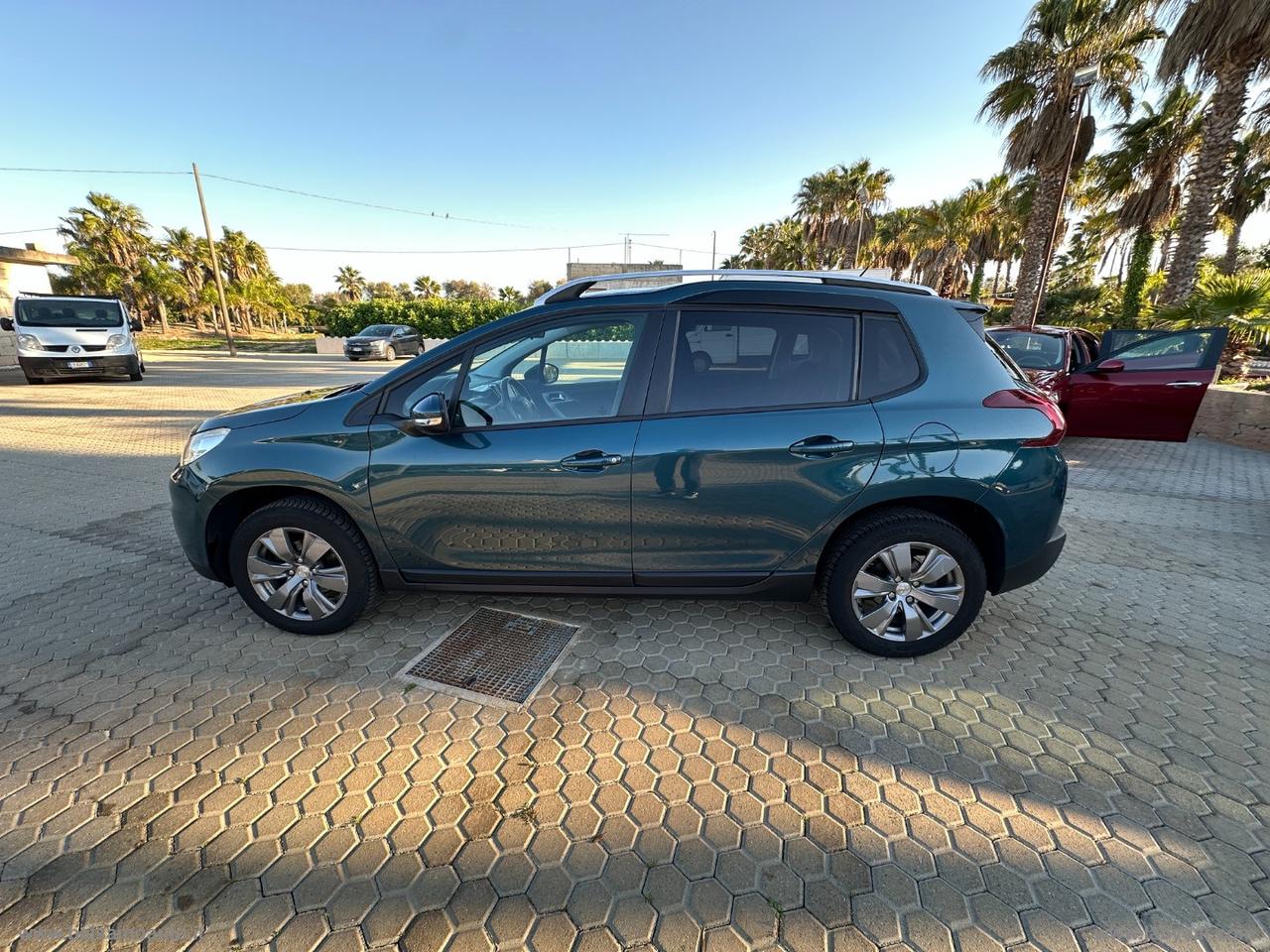 PEUGEOT 2008 BlueHDi 100 Allure