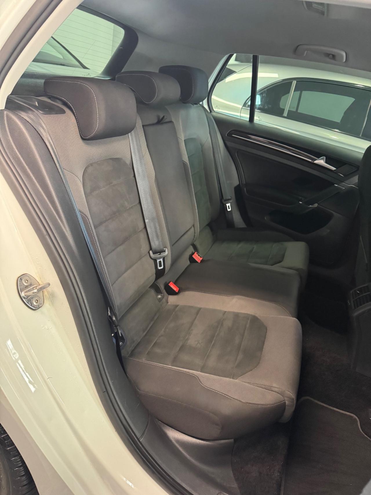 VOLKSWAGEN GOLF 7.5 2.0 TDI 150 CV DSG R-LINE