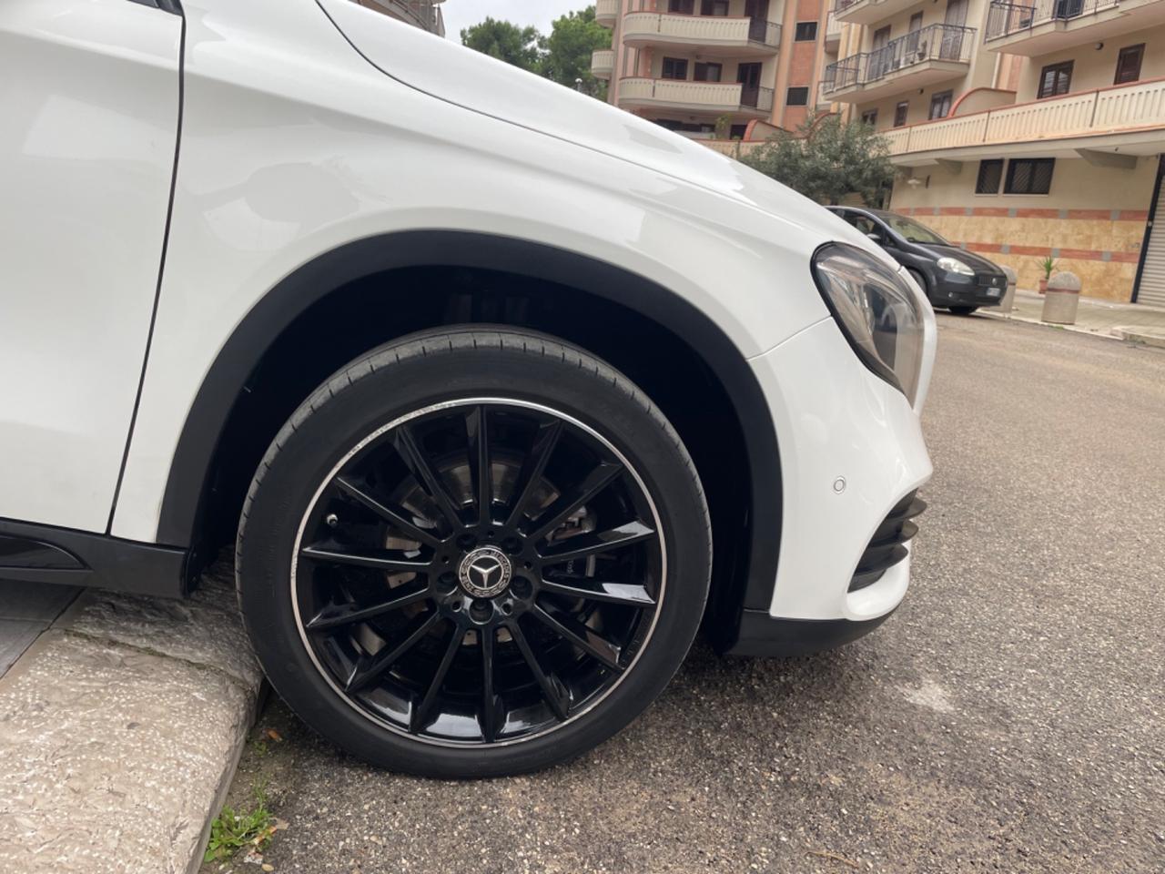 Mercedes-benz GLA 200 d 136CV AUT. PREMIUM AMG NIGHT PACKET TETTO LED NAVY 19