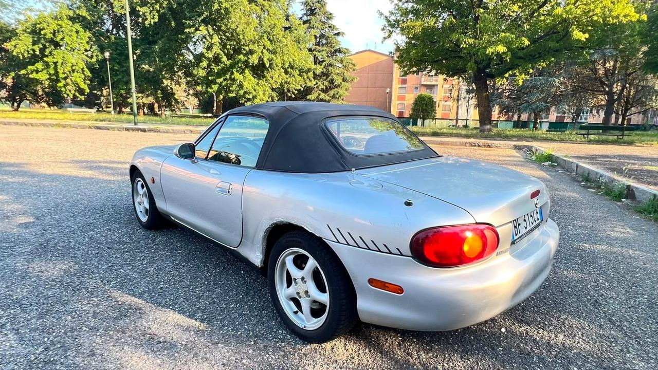 Mazda MX-5 1.6i 16V cat