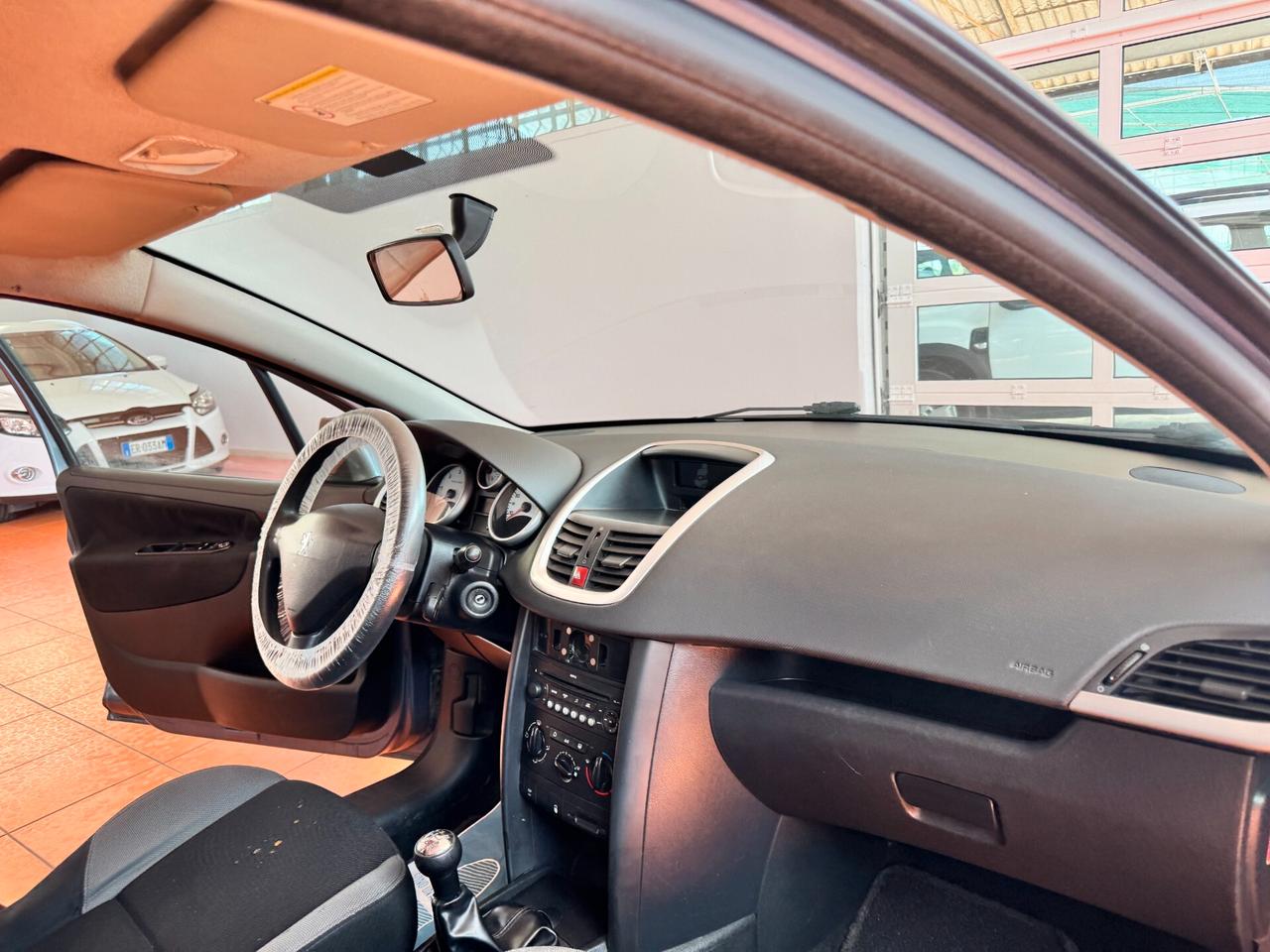 Peugeot 207 1.4 HDi 70CV 5p. ONE Line