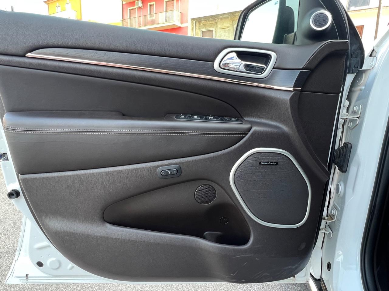 Jeep Grand Cherokee 3.0 V6 Summit possibilità noleggio no scoring