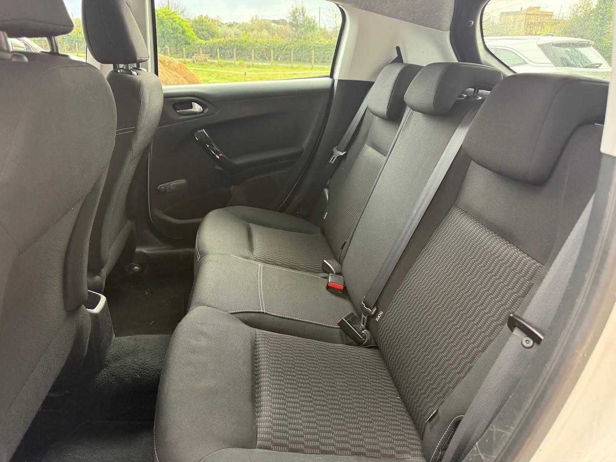 Peugeot 208 1.4 e-HDi 68 CV S&S robotizzato 5 porte Active