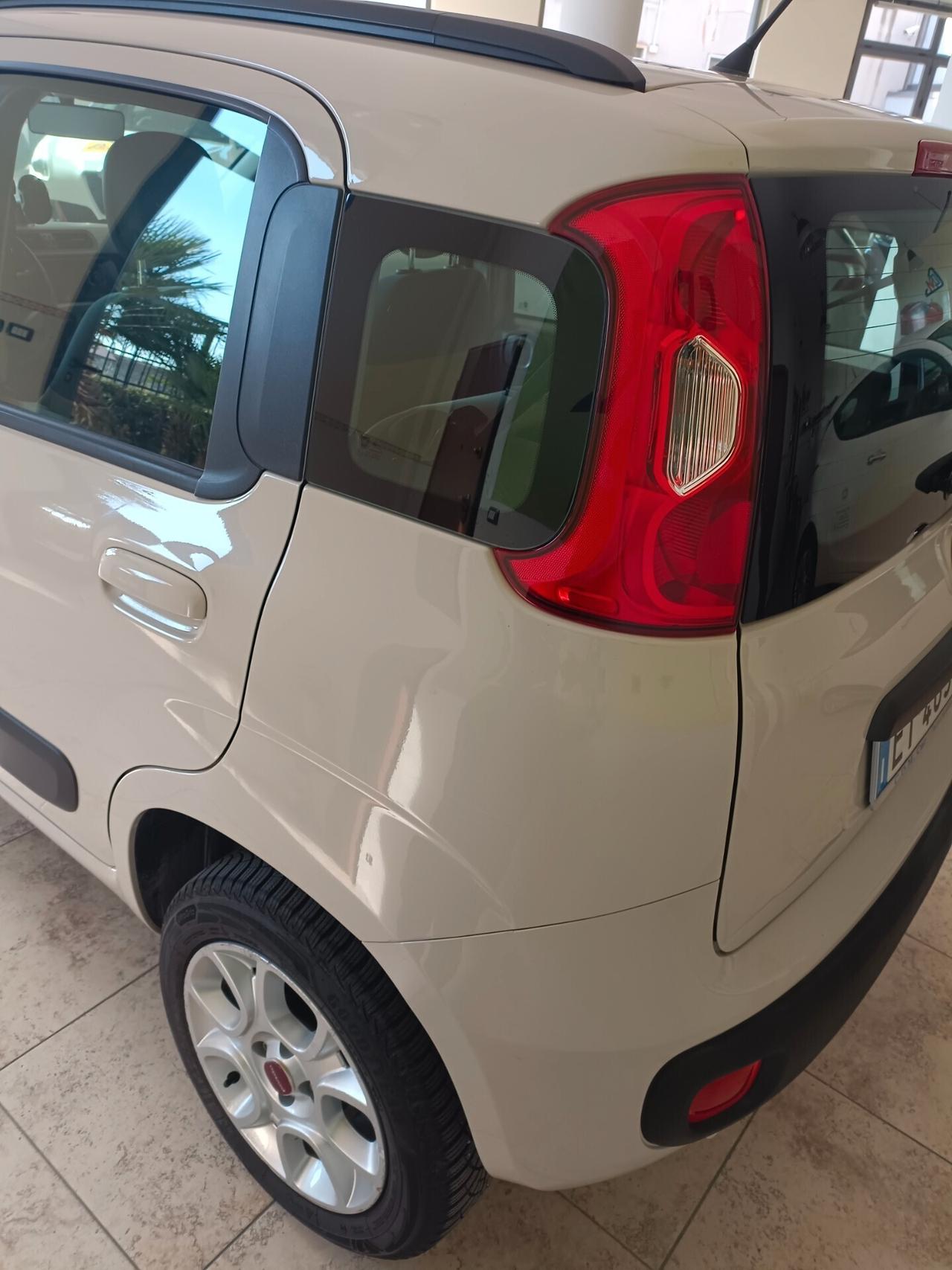 Fiat Panda versione lounge natural power