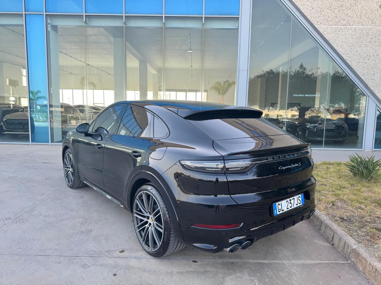 Porsche Cayenne Coupe Turbo S possibilità noleggio no scoring