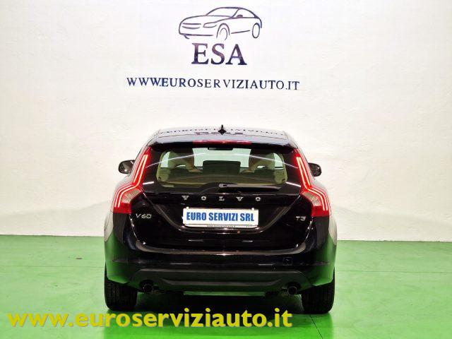 VOLVO V60 T3 Powershift Kinetic