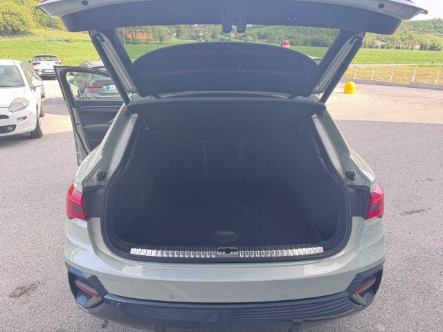 AUDI Q3 SPB 35TDI S-tronic Identity Black S-line SPORTBACK