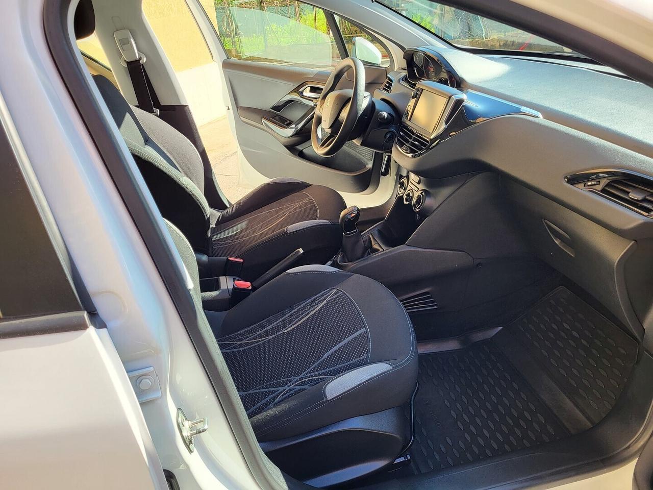 PEUGEOT 208 1,4 HDI-UNICA PROPRIETAR-4 REVISIONI