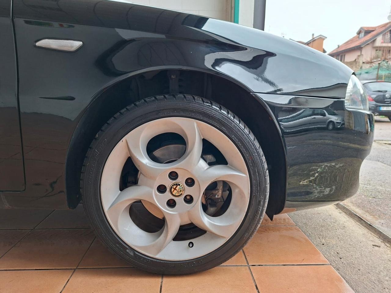 Alfa Romeo 147 3p 1.6 ts 16v BlackLine 105cv, adatta a neop.