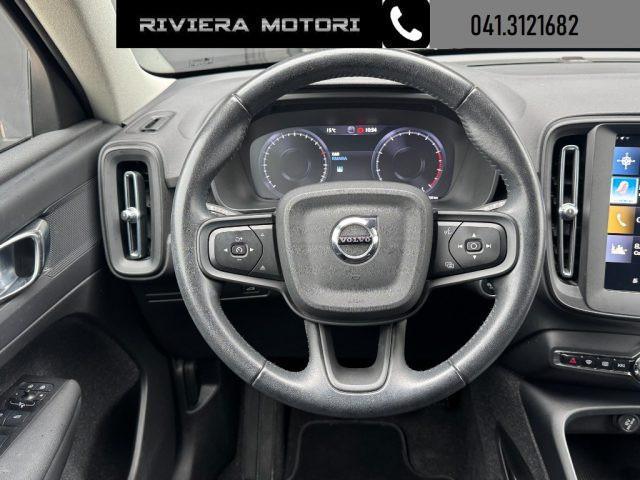 VOLVO XC40 T2 Momentum Core