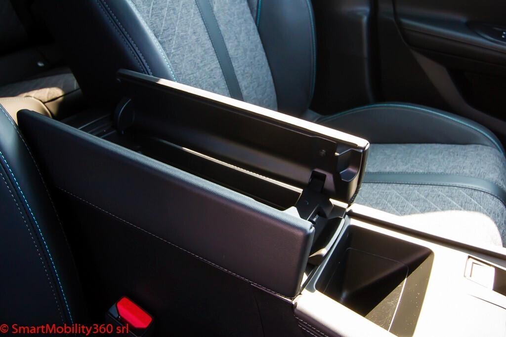 Peugeot 408 Hybrid 136 e-DCS6 Allure - Ok neopatentati!!!
