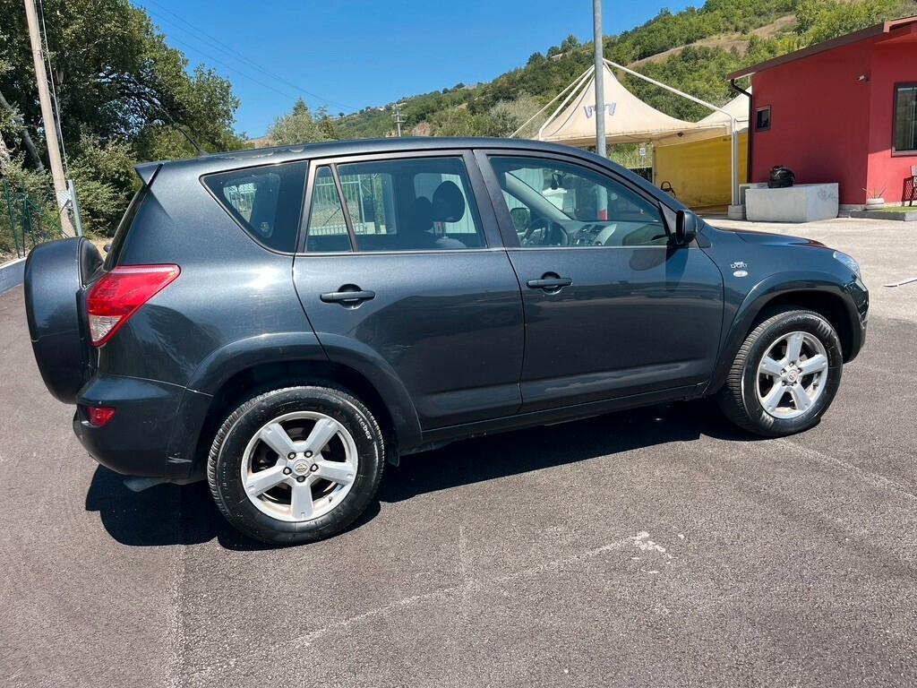 Toyota RAV 4 RAV4 2.2 D-4D 177 CV Sol Plus