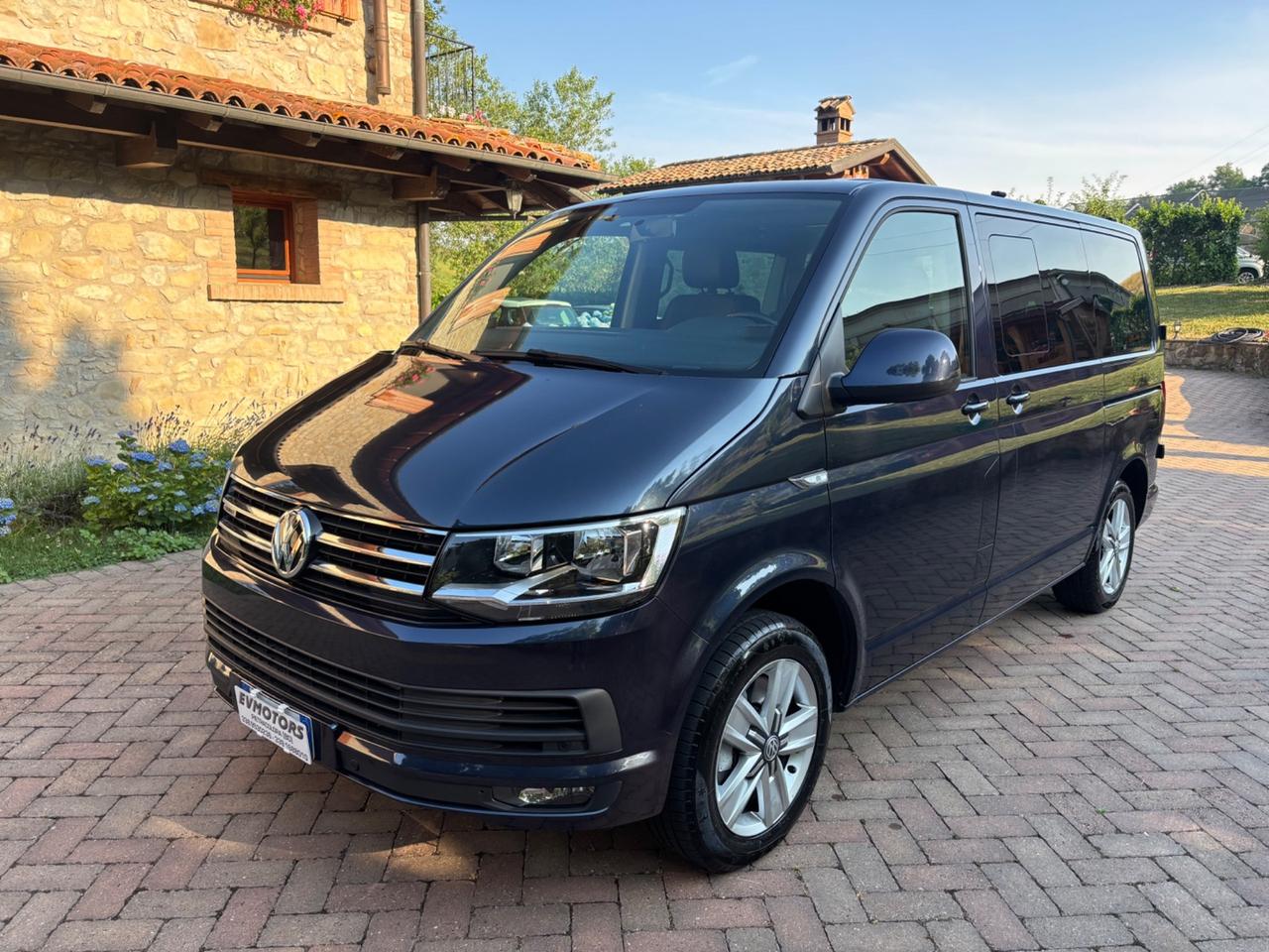 Volkswagen Caravelle 2.0 TDI 204CV DSG 4 Motion 8 Posti