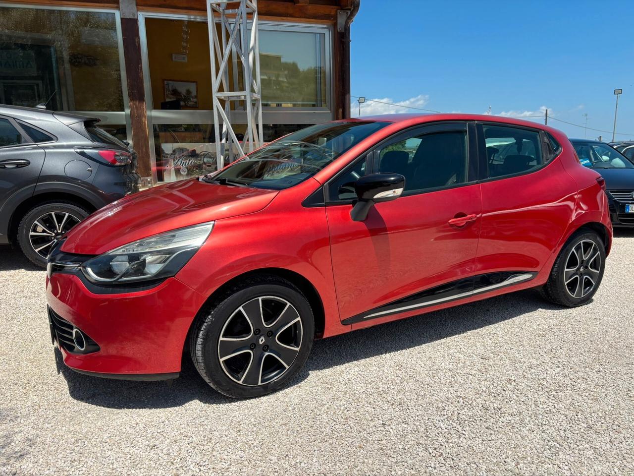 RENAULT CLIO 1.5 DCI - 2012