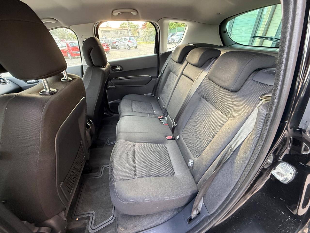 Peugeot 3008 1.6 HDi 110CV - Neopatentati