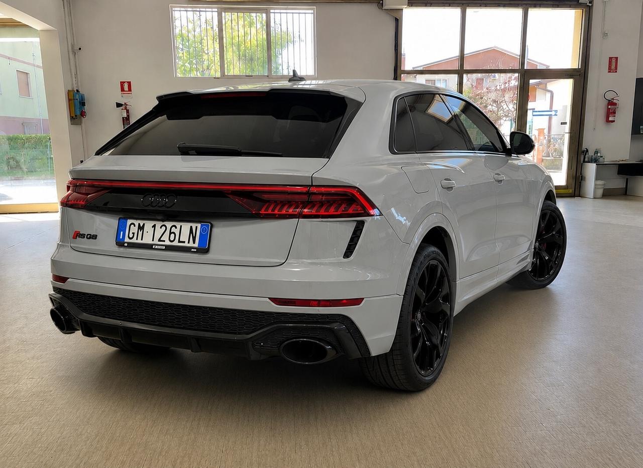 Audi Q8 RS TFSI V8 quattro tiptronic