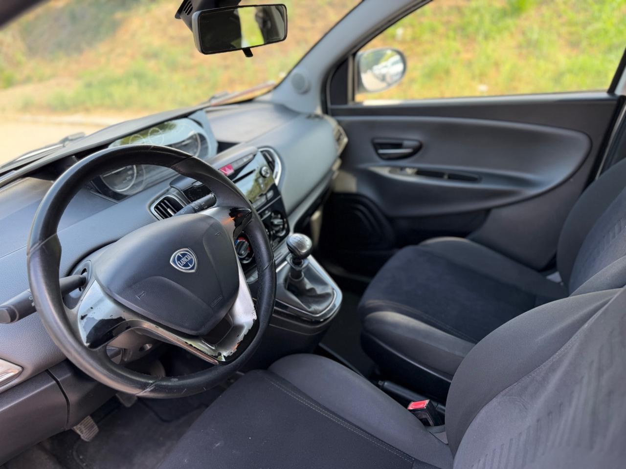 Lancia Ypsilon 1.2 69 CV 5 porte S&S Silver