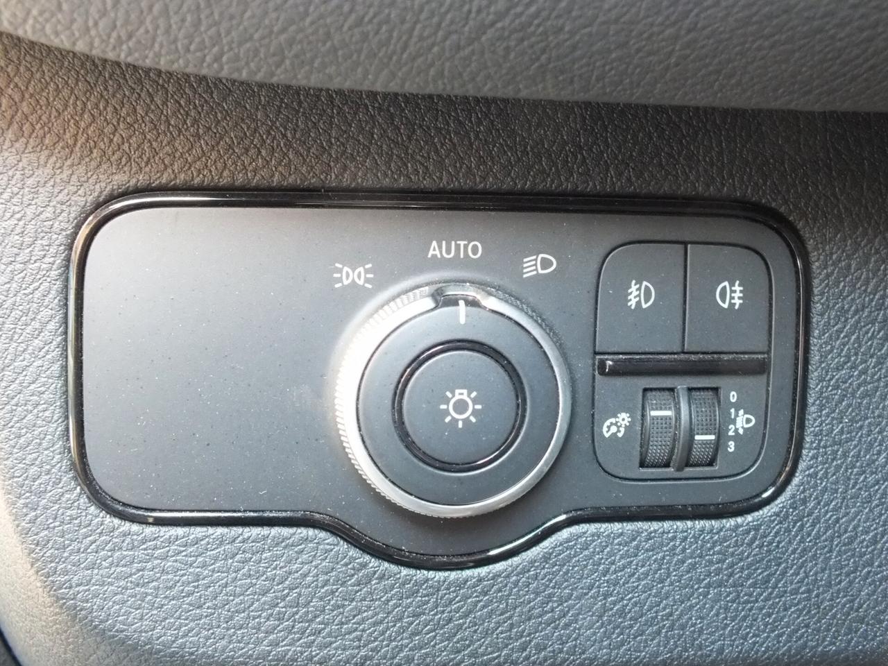 M.B SPRINTER AUTOMATICO COIBENTATO FRIGO 0-4 GRADI