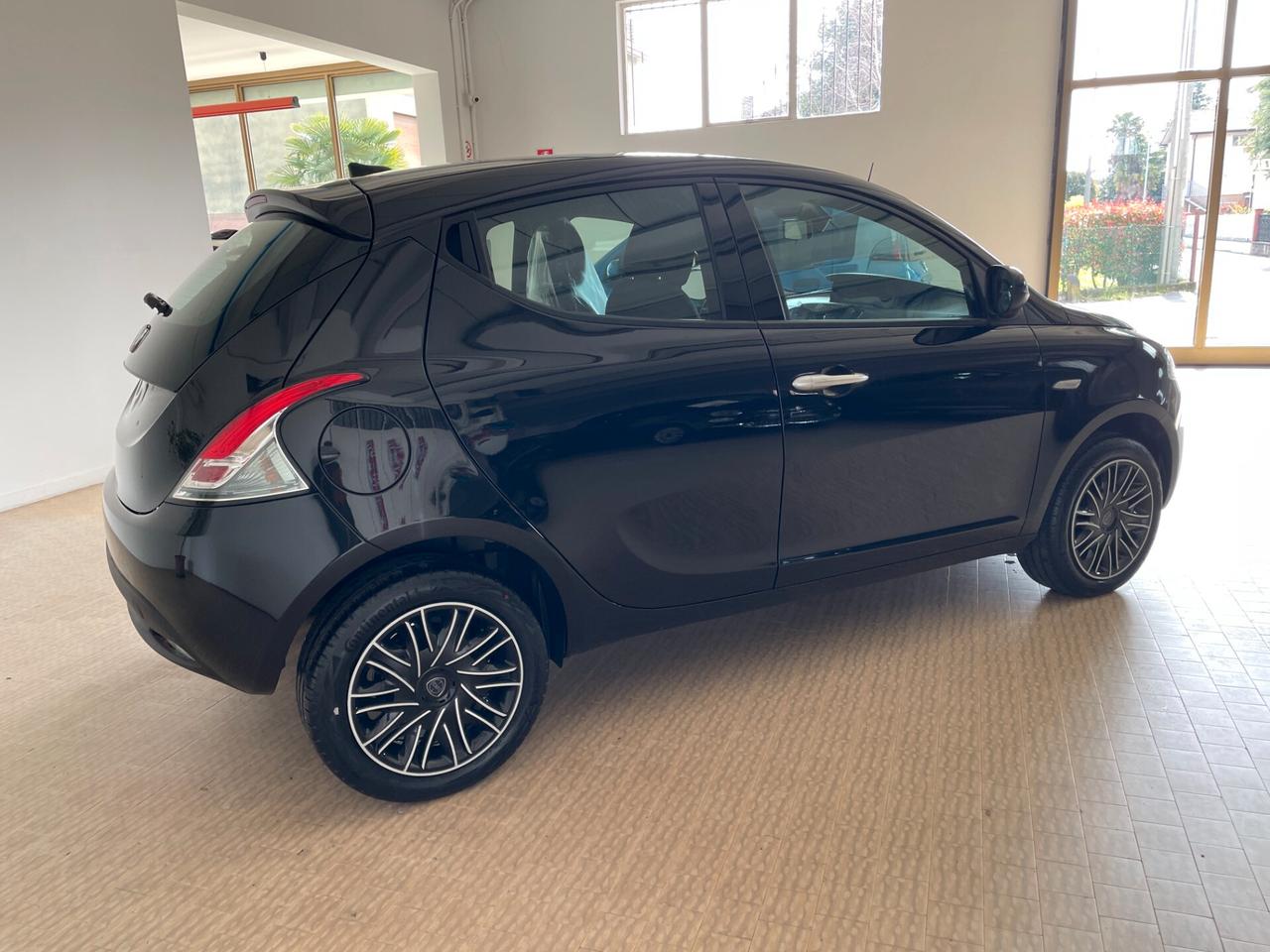 Lancia Ypsilon 1.0 FireFly 5 porte S&S Hybrid Oro