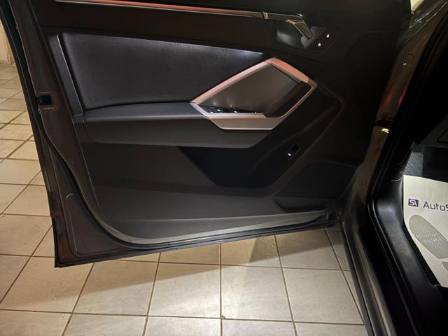 AUDI Q3 35 2.0 TDI S tronic Business COCKPIT