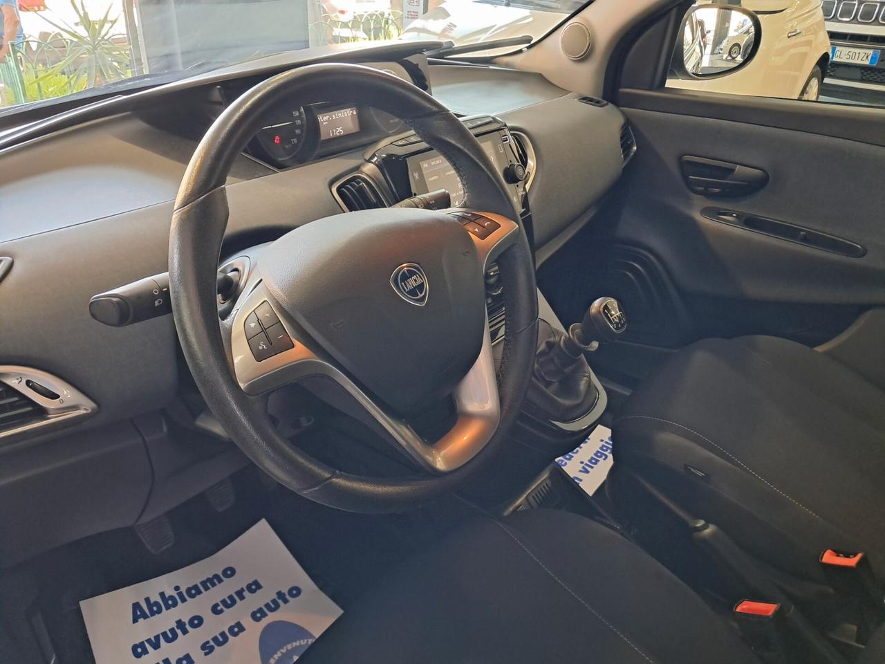 Lancia Ypsilon 1.0 FireFly Hybrid 70 cv Gold