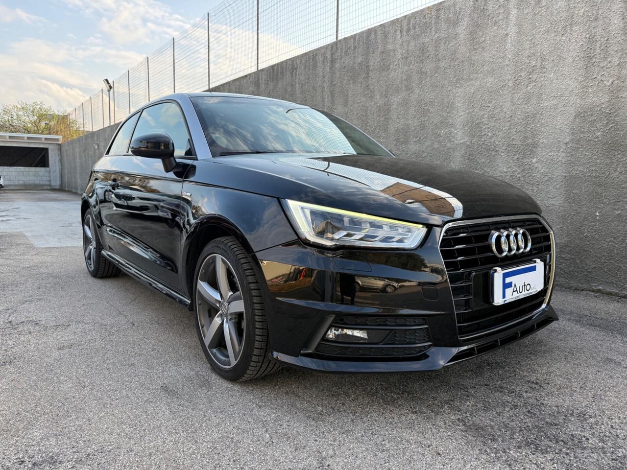 Audi A1 1.4 TDI S-Line Exterior,cerchi diamantati,Climatronic,ecc.
