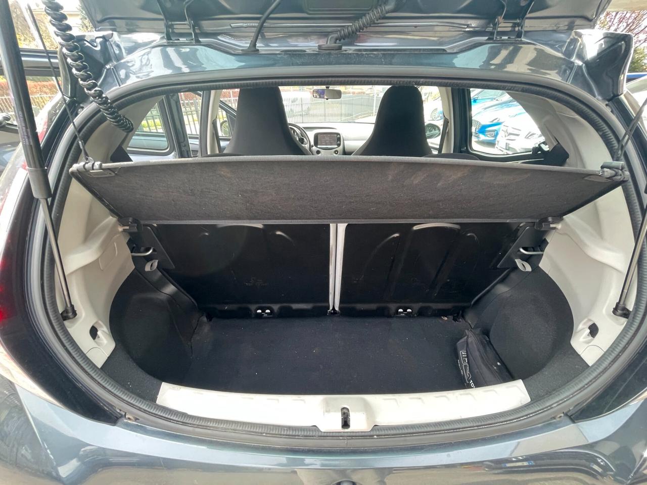 Toyota Aygo 1.0 VVT-i 69 CV 5 porte x-play