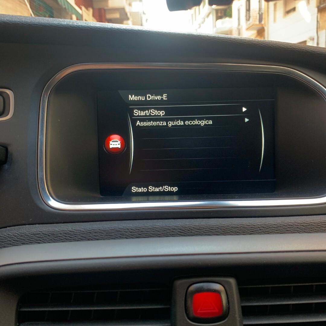 Volvo V40 D2 Geartronic R-design Momentum